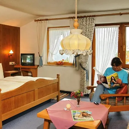 Gaestehaus Schuler 아파트 리즐런